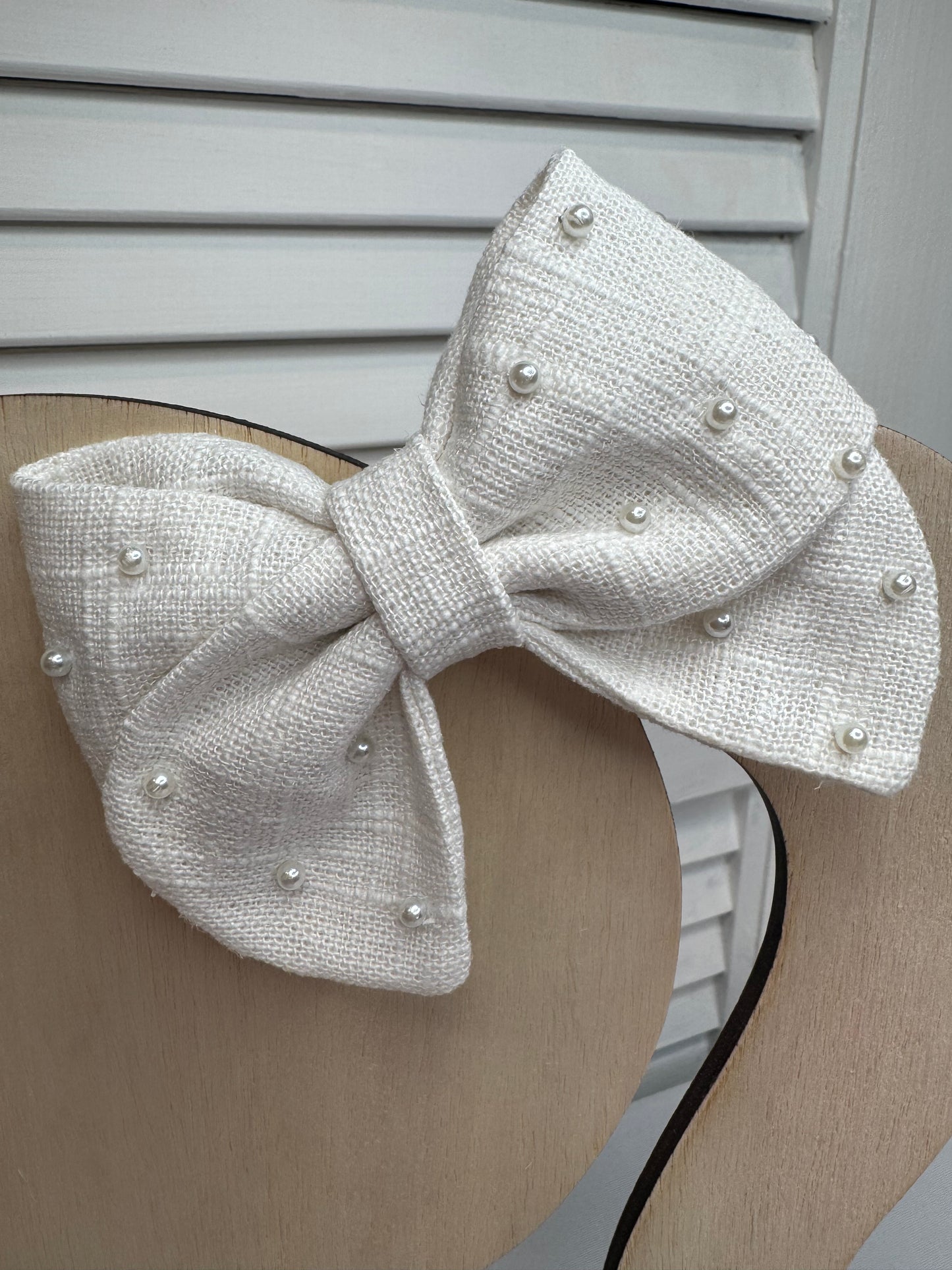 Linen White bow with pearls