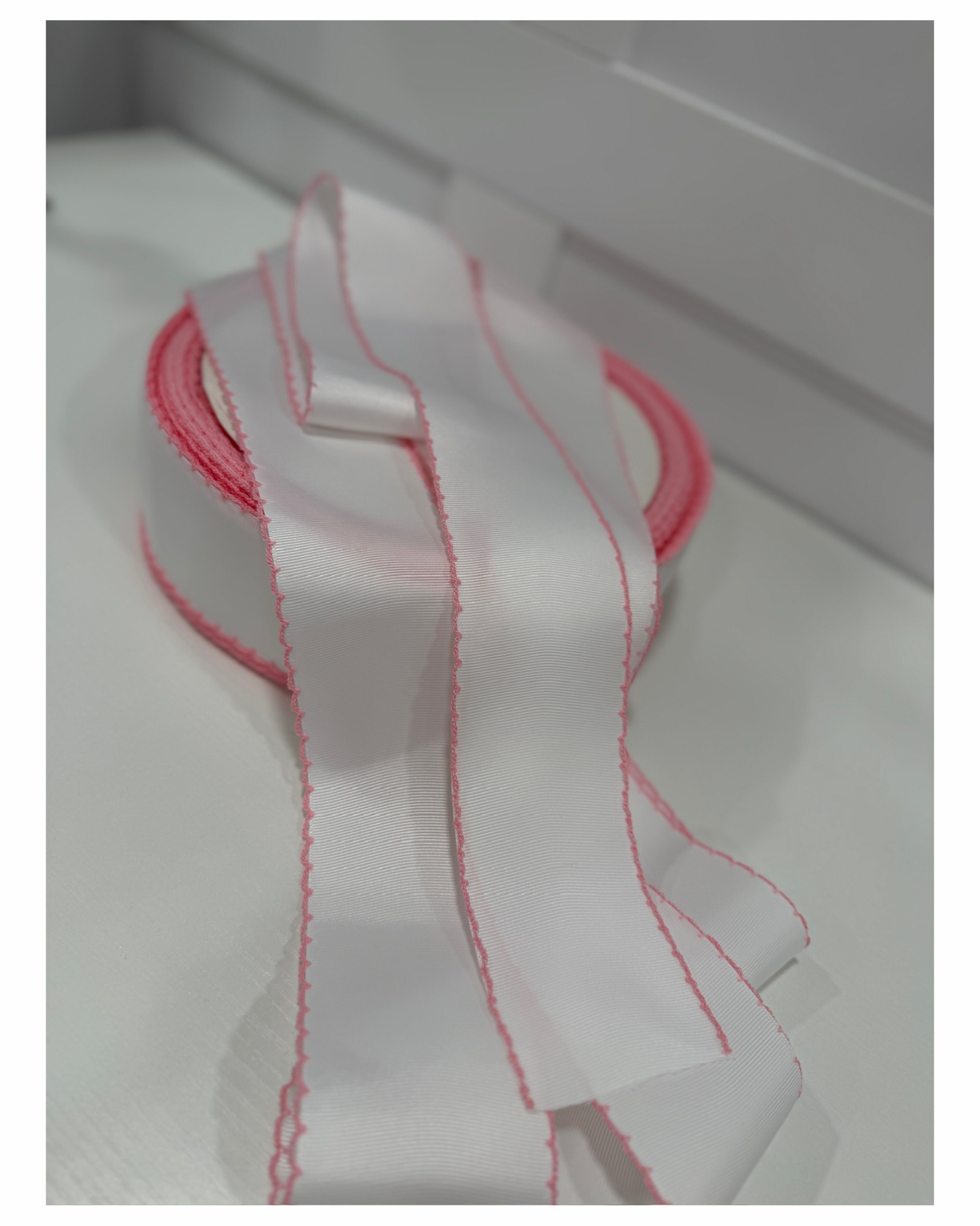 Moonstitch  white / pink edge
