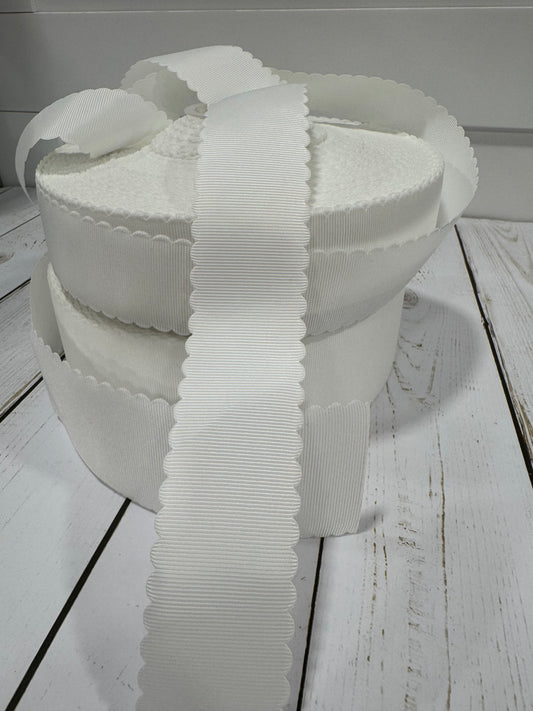 Scalloped white wavy edge ribbon