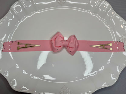 Customized vertical tail hair bow.
