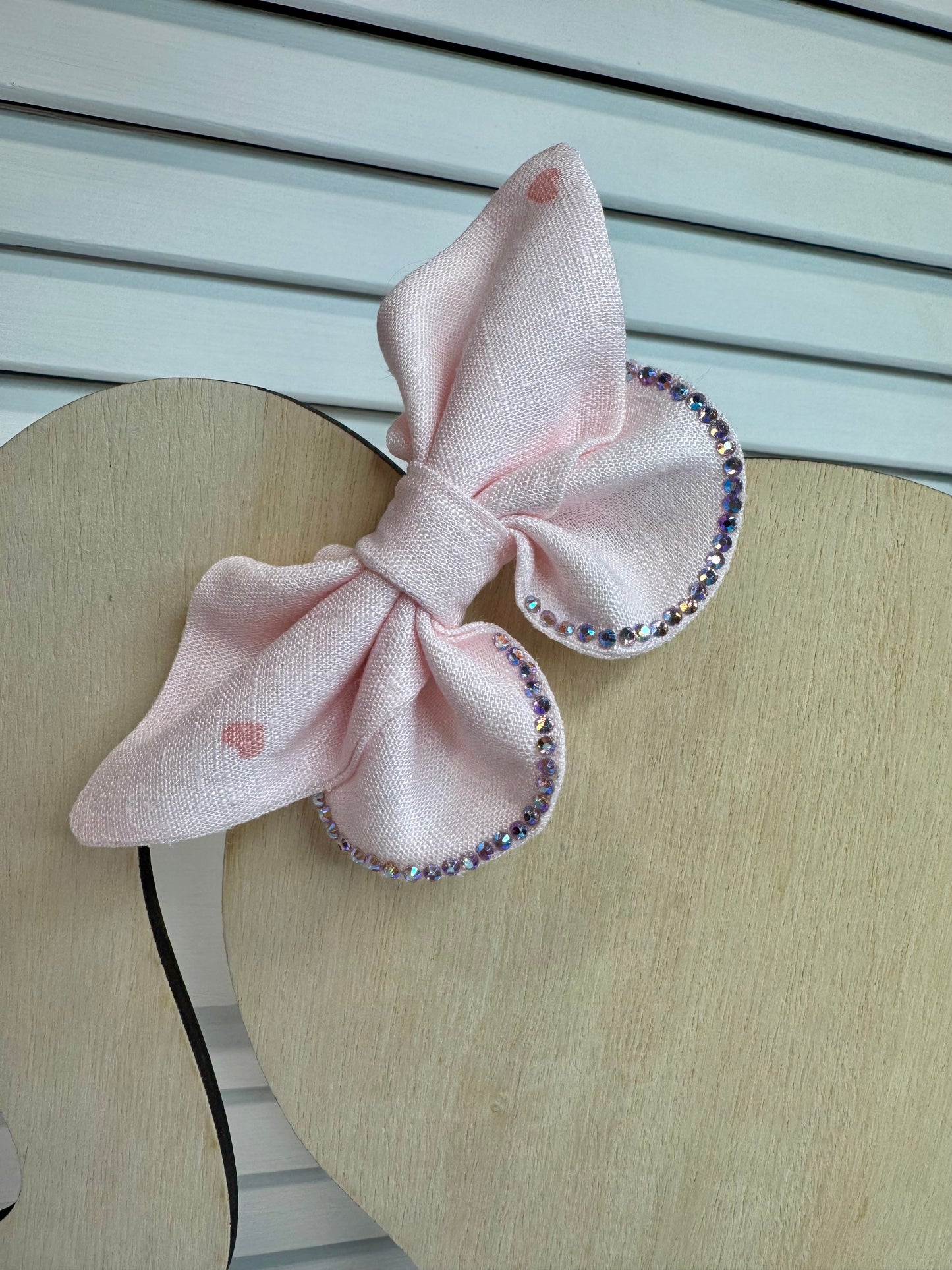 Butterfly style pink hair bow