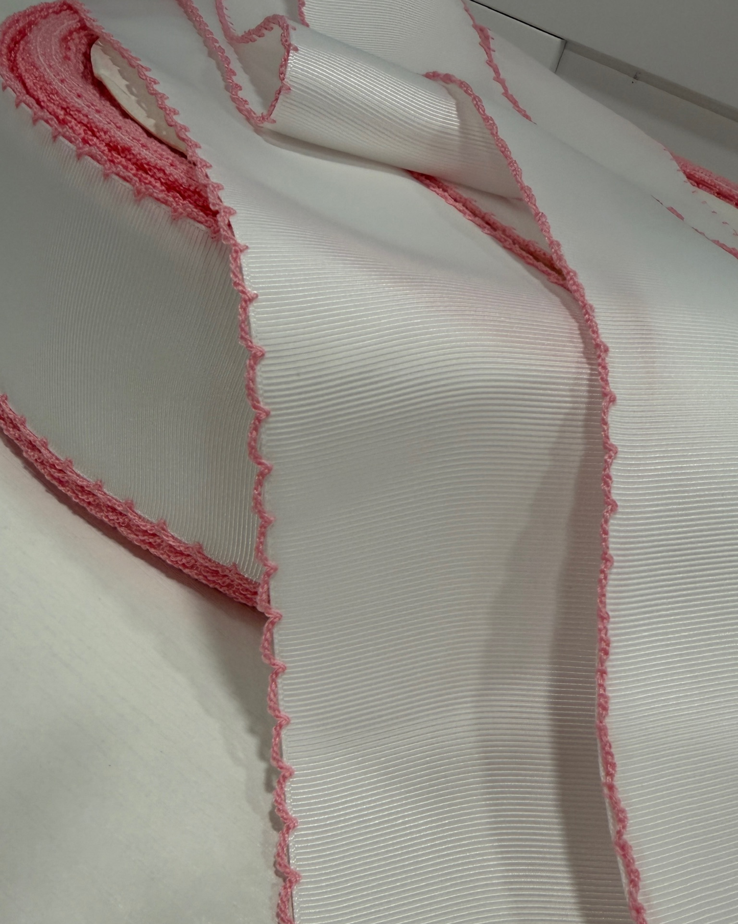 Moonstitch  white / pink edge