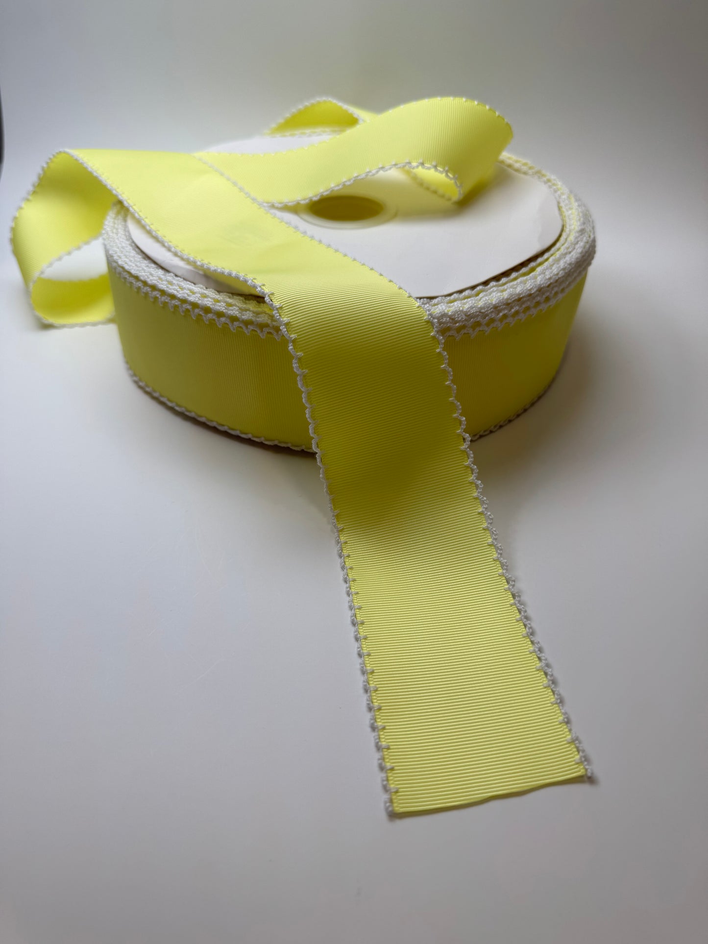 moonstitch yellow Maze (white edge)ribbon