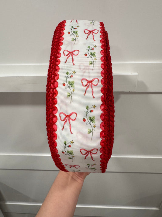 Moonstitch Printed Holiday Season 2.25 in. #250 Red Edge