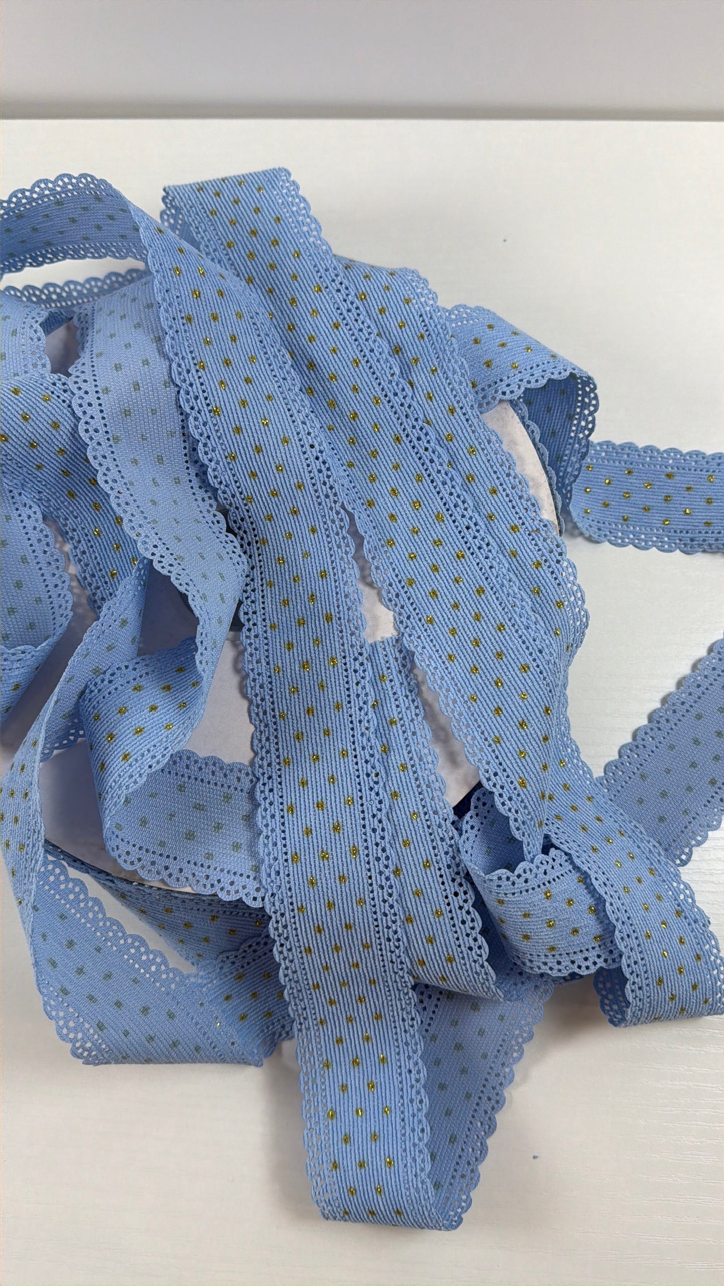 Scalloped edge french Blue (332)