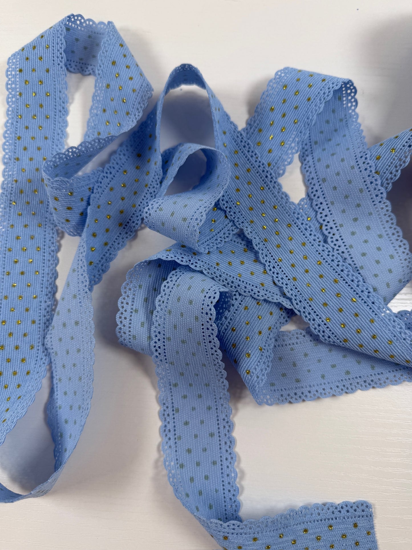 Scalloped edge french Blue (332)