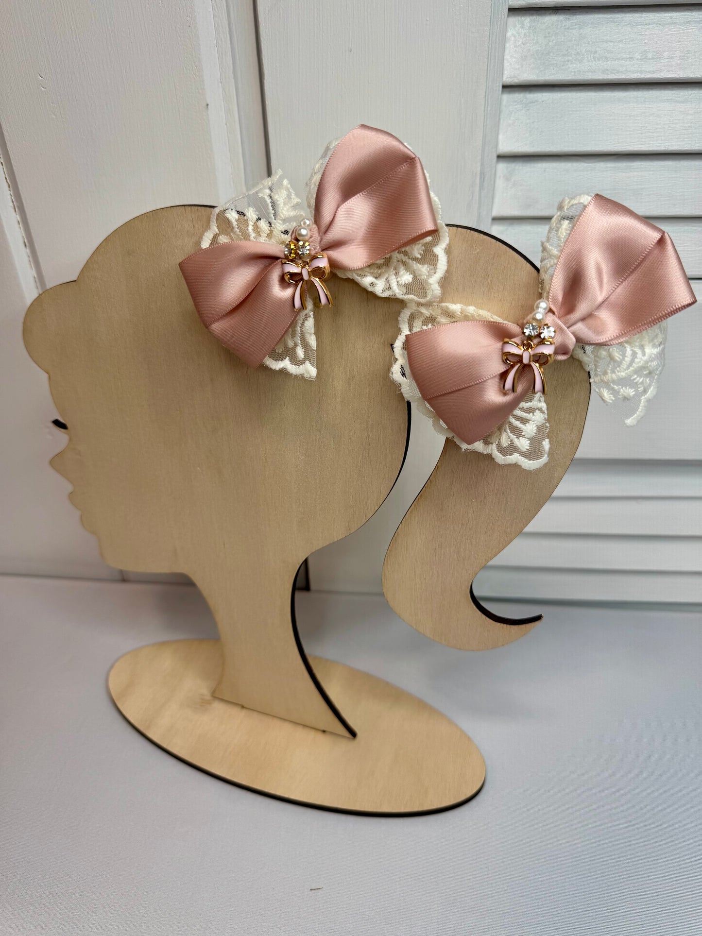 Vintage Lace Bow