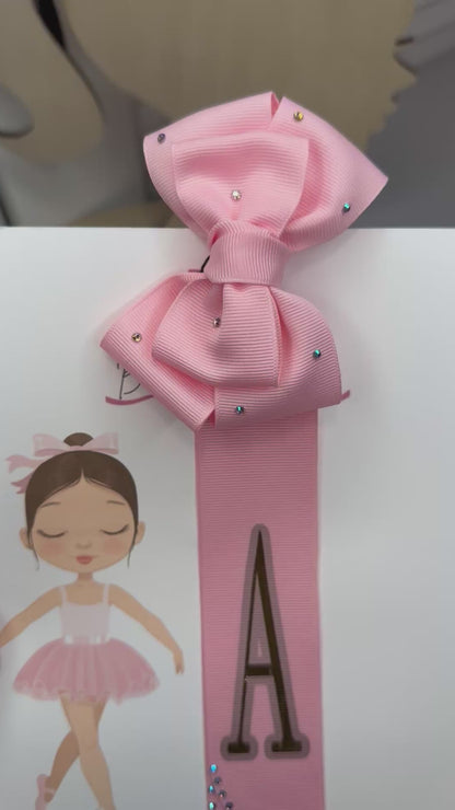 Customized vertical tail hair bow.